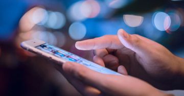 Ezt okozhatja a túlzott mobilozás és tabletezés